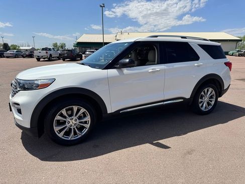 Used 2021 Ford Explorer Limited w/ Equipment Group 301A AWD/4WD image 15
