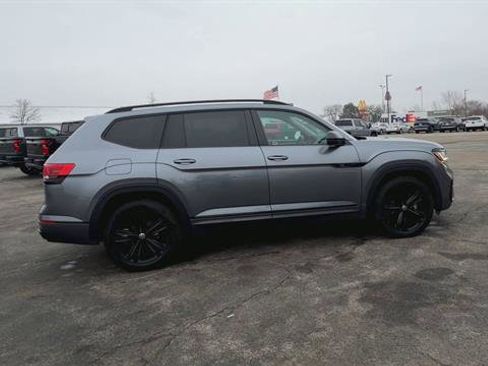 Used 2023 Volkswagen Atlas SEL R-Line image 9