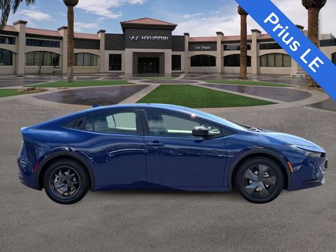 Used 2023 Toyota Prius LE FWD image 9