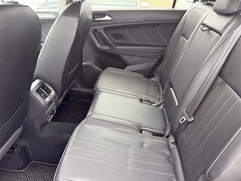 Used 2022 Volkswagen Tiguan SE image 28
