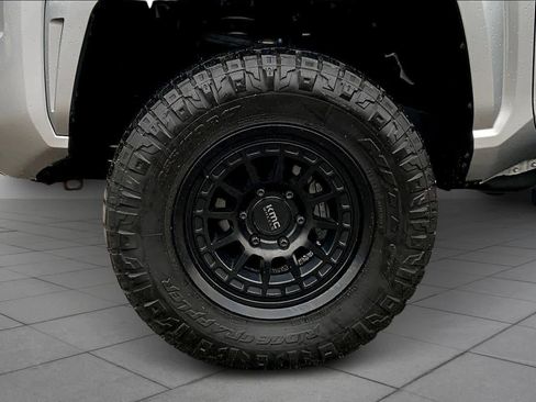 Used 2025 Toyota Tacoma SR image 9