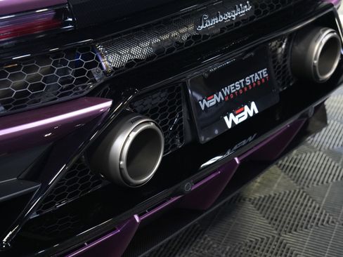 Used 2024 Lamborghini Huracan EVO image 23