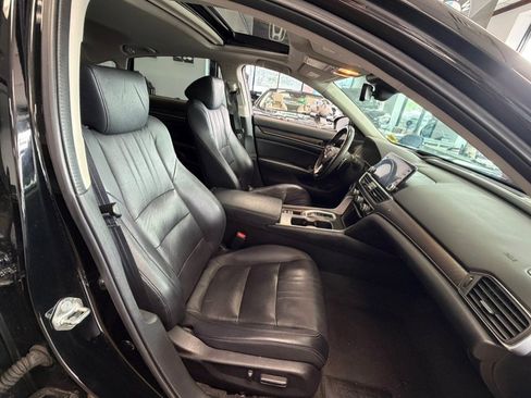 Used 2018 Honda Accord Touring image 32