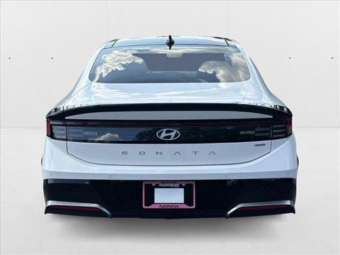 New 2025 Hyundai Sonata Limited image 8