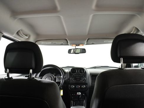 Used 2017 Jeep Patriot Latitude FWD image 17