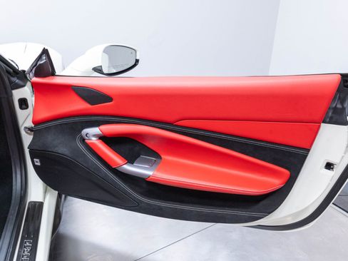 Used 2021 Ferrari F8 Tributo RWD image 30