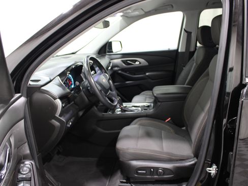 Used 2019 Chevrolet Traverse LT FWD image 3