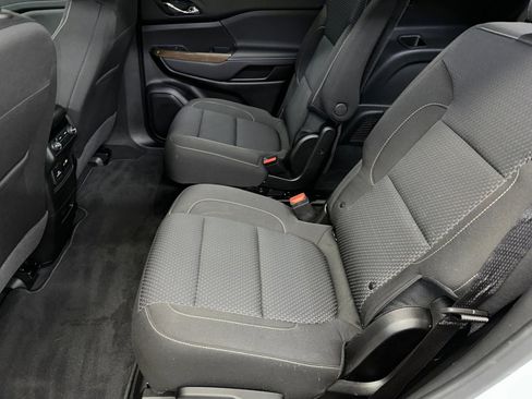 Certified 2023 GMC Acadia SLE w/ Driver Convenience Package image 18