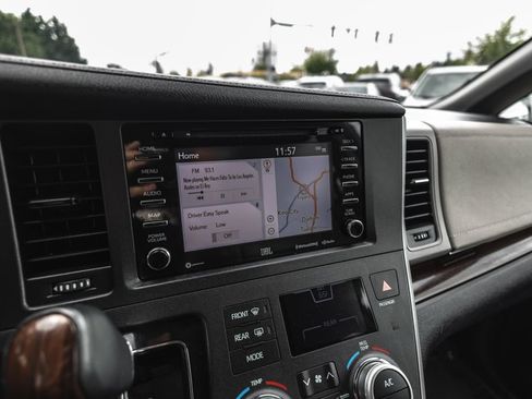 Used 2020 Toyota Sienna Limited AWD/4WD image 11
