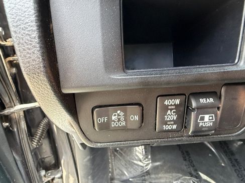 Used 2017 Toyota Tacoma Limited w/ Tow Package AWD/4WD image 23