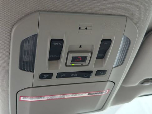 Used 2023 Toyota Highlander XLE AWD/4WD image 35