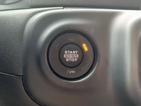 Used 2022 Jeep Wrangler Unlimited Sahara AWD/4WD image 16