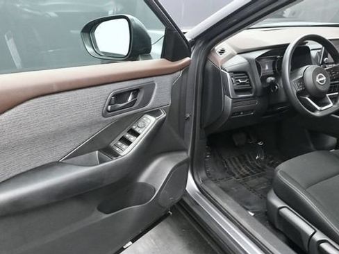 Used 2023 Nissan Rogue S AWD/4WD image 16
