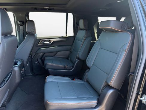 Used 2025 GMC Yukon XL AT4 AWD/4WD image 13
