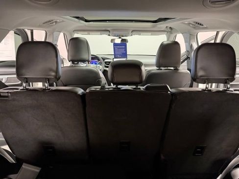 Used 2022 Ford Explorer XLT w/ Equipment Group 202A AWD/4WD image 33