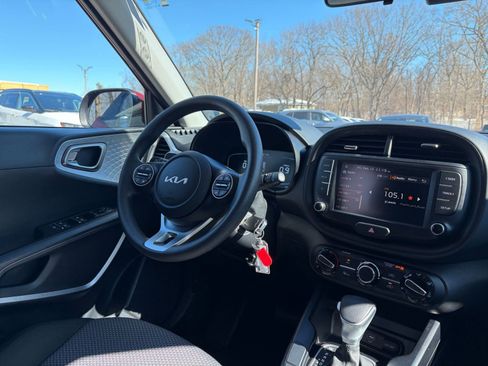 Used 2025 Kia Soul LX w/ LX Technology Package image 32
