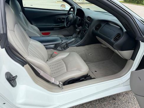 Used 1998 Chevrolet Corvette Coupe RWD image 17