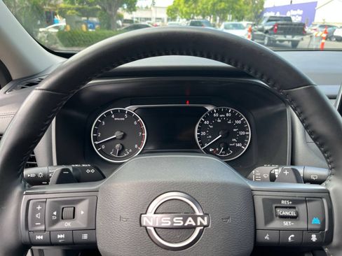 Used 2025 Nissan Rogue SV FWD image 29