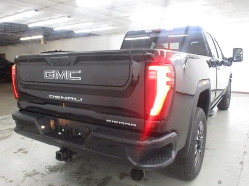 New 2026 GMC Sierra 2500 Denali Ultimate AWD/4WD image 9