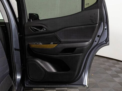 Used 2021 GMC Acadia SLE w/ Driver Convenience Package image 39