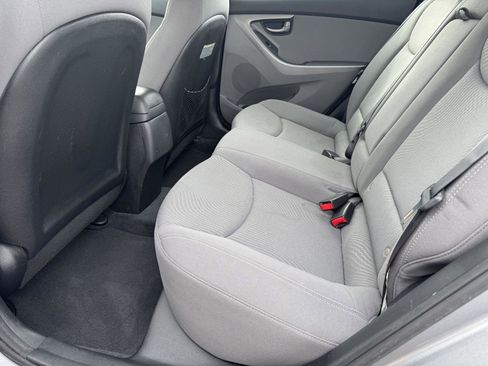 Used 2015 Hyundai Elantra SE image 16