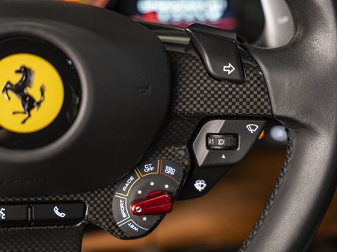 Used 2019 Ferrari 812 Superfast RWD image 32