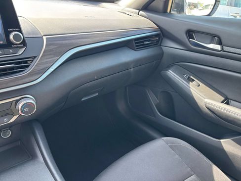 Used 2025 Nissan Altima 2.5 SV FWD image 35