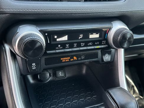 Certified 2020 Toyota RAV4 LE image 24