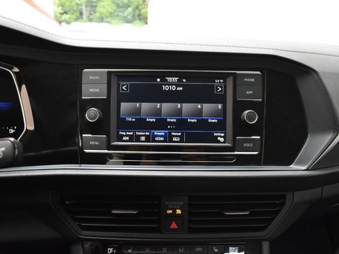 Used 2024 Volkswagen Jetta SE FWD image 25
