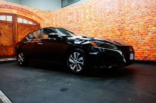 Certified 2023 Nissan Altima 2.5 S FWD image 3