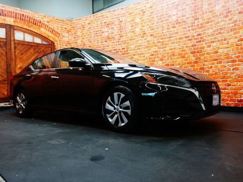 Certified 2023 Nissan Altima 2.5 S FWD image 3