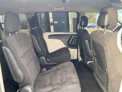 Used 2015 Dodge Grand Caravan SE w/ Quick Order Package 29E SE FWD image 24