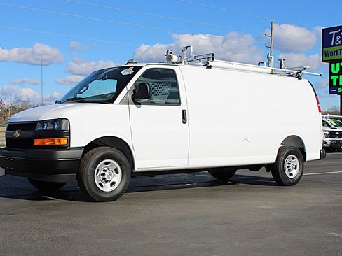 Used 2025 Chevrolet Express 2500 Extended w/ Communications Package image 3