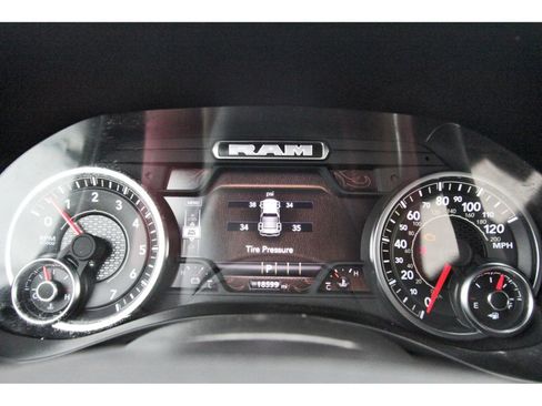 Used 2025 RAM 1500 Laramie AWD/4WD image 17