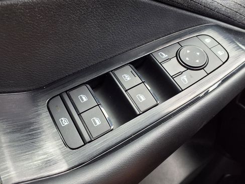 Used 2023 Nissan Rogue S image 19