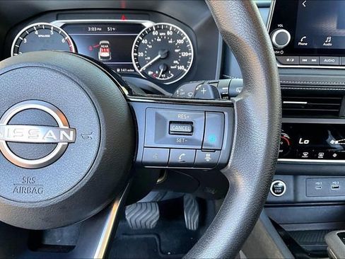 Used 2023 Nissan Rogue SV image 11