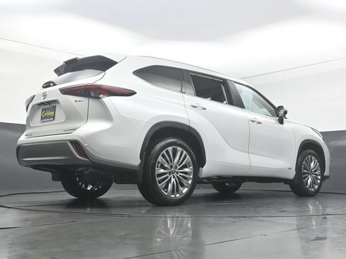 Used 2026 Toyota Highlander Platinum AWD/4WD image 46