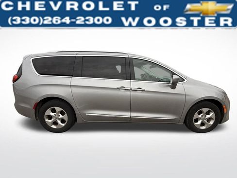 Used 2017 Chrysler Pacifica Touring-L Plus image 6