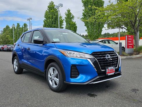 New 2025 Nissan Kicks Play S image 2