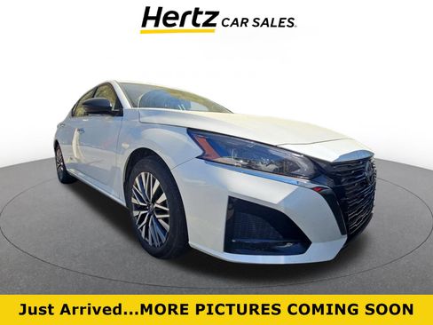 Used 2025 Nissan Altima 2.5 SV FWD image 1