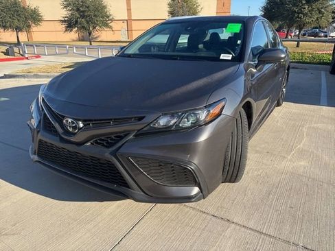 Used 2023 Toyota Camry SE image 6