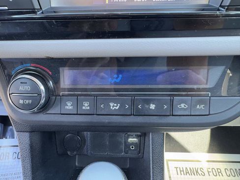 Used 2015 Toyota Corolla LE image 17