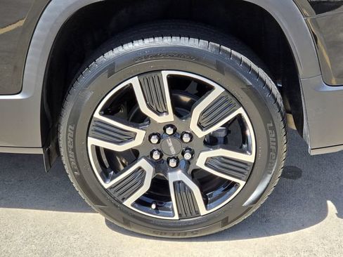 Used 2021 GMC Acadia SLE w/ Driver Convenience Package FWD image 8