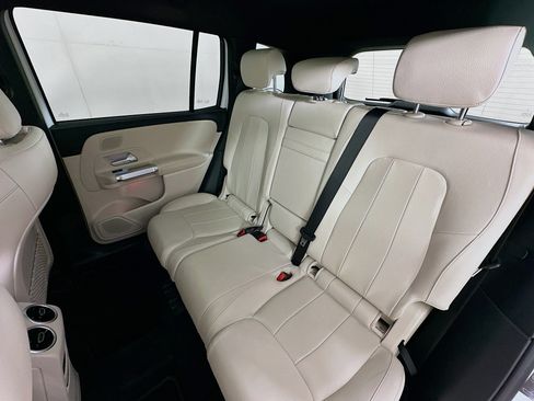 Used 2024 Mercedes-Benz GLB 250 4MATIC w/ Driver Assistance Package image 24