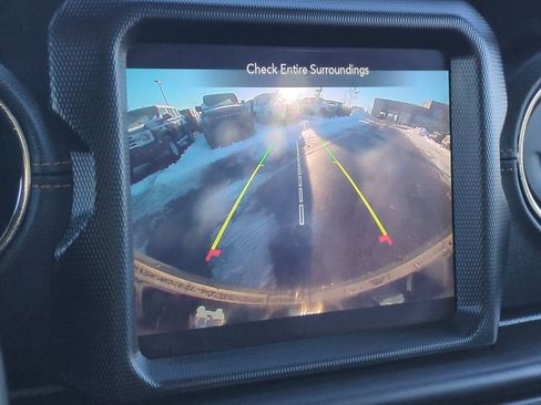 Used 2022 Jeep Wrangler Unlimited Sahara image 32