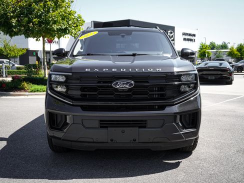 Used 2025 Ford Expedition Active AWD/4WD image 3