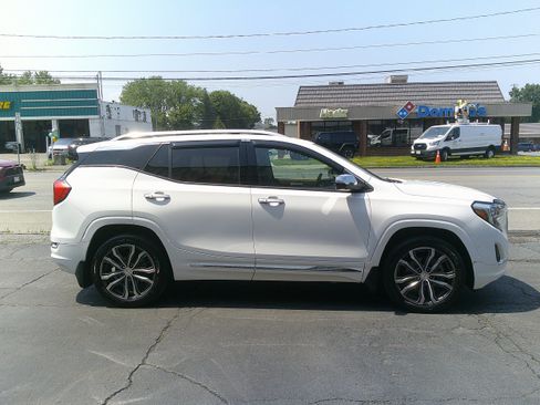 Used 2019 GMC Terrain Denali w/ GMC Pro Grade Package AWD/4WD image 6
