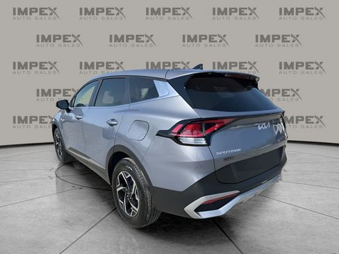 Used 2025 Kia Sportage LX image 3