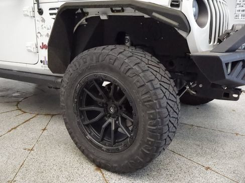 Used 2023 Jeep Wrangler Unlimited Rubicon w/ LED Lighting Group AWD/4WD image 14