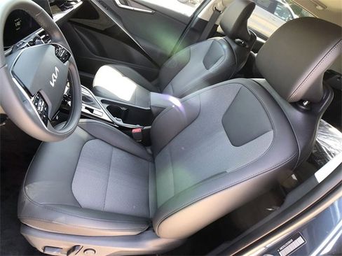 New 2025 Kia Niro EX Touring image 11